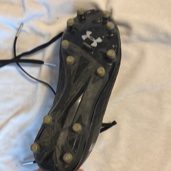 Under Armour Black soccer cleats size 4 Textured Low-Top Design - Picture 4 of 11